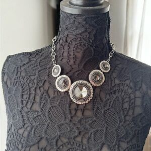 Paparazzi NWT necklace & earring set.